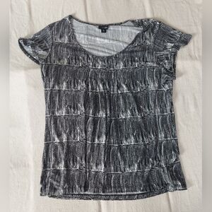 East 5th black and white printed short sleeve blouse size XL